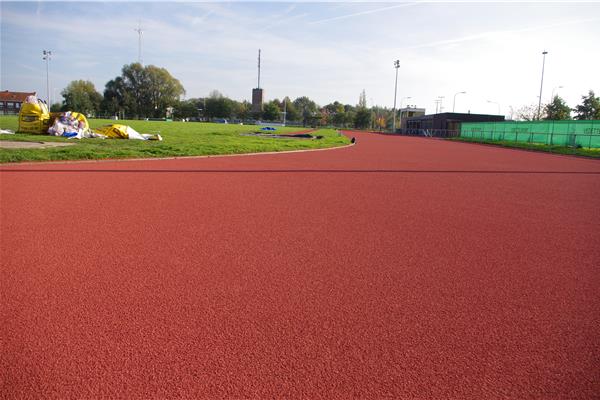 Aanleg kunststof atletiekpiste in vol PU - Sportinfrabouw NV